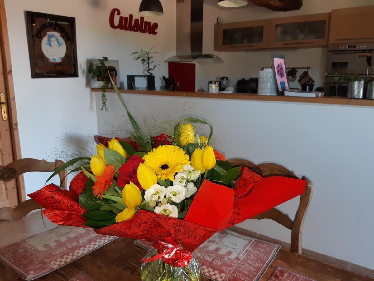 Au Petit Bonheur Chez Bambina Hotel Leynes Екстериор снимка