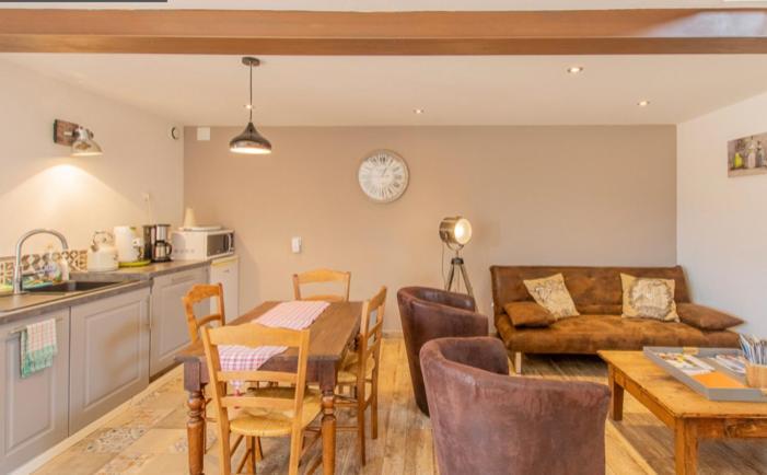 Au Petit Bonheur Chez Bambina Hotel Leynes Екстериор снимка