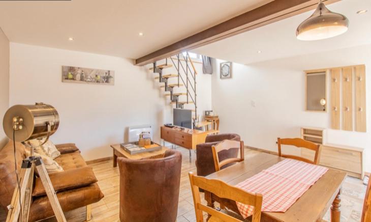 Au Petit Bonheur Chez Bambina Hotel Leynes Екстериор снимка