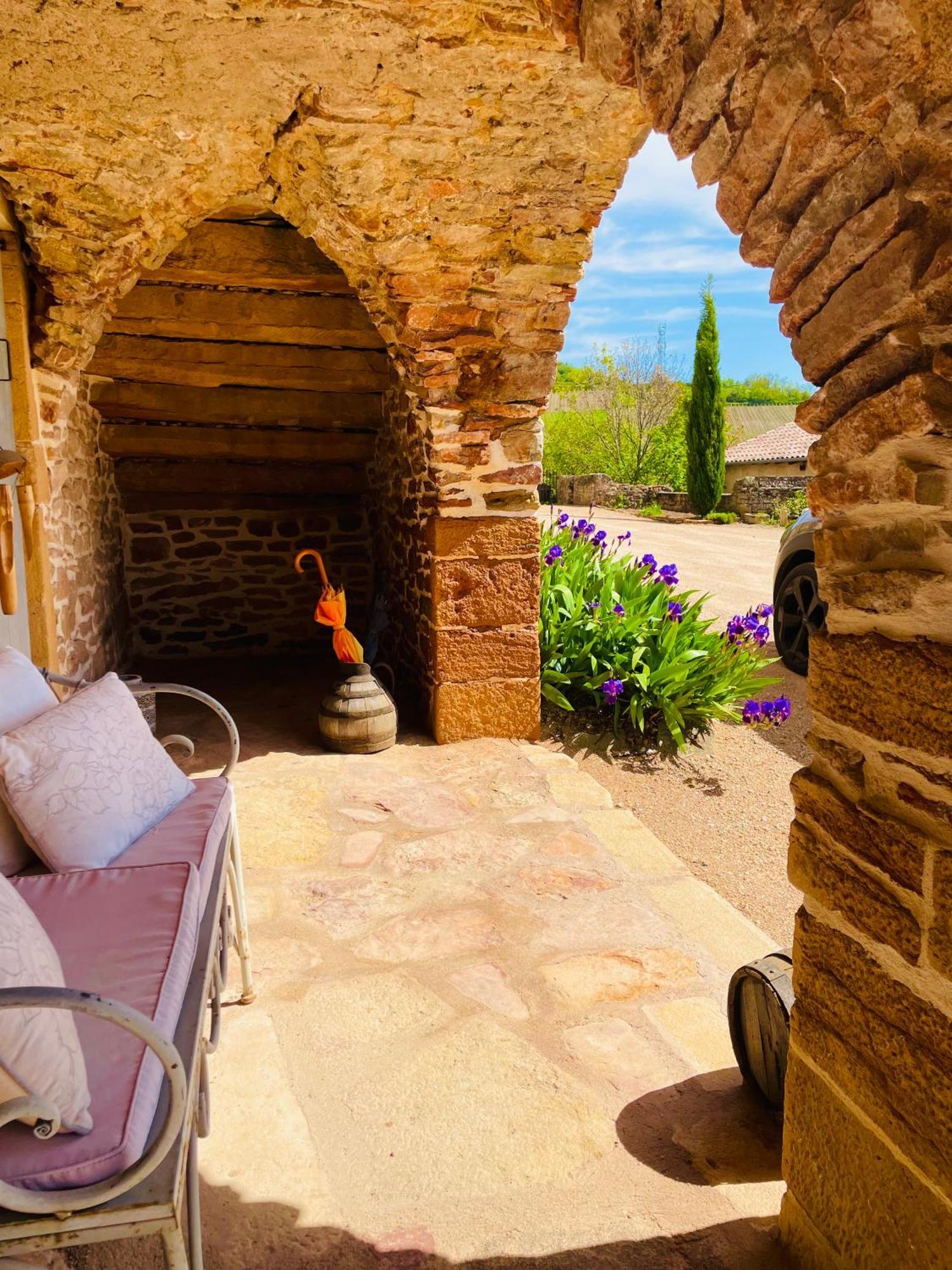 Au Petit Bonheur Chez Bambina Hotel Leynes Екстериор снимка