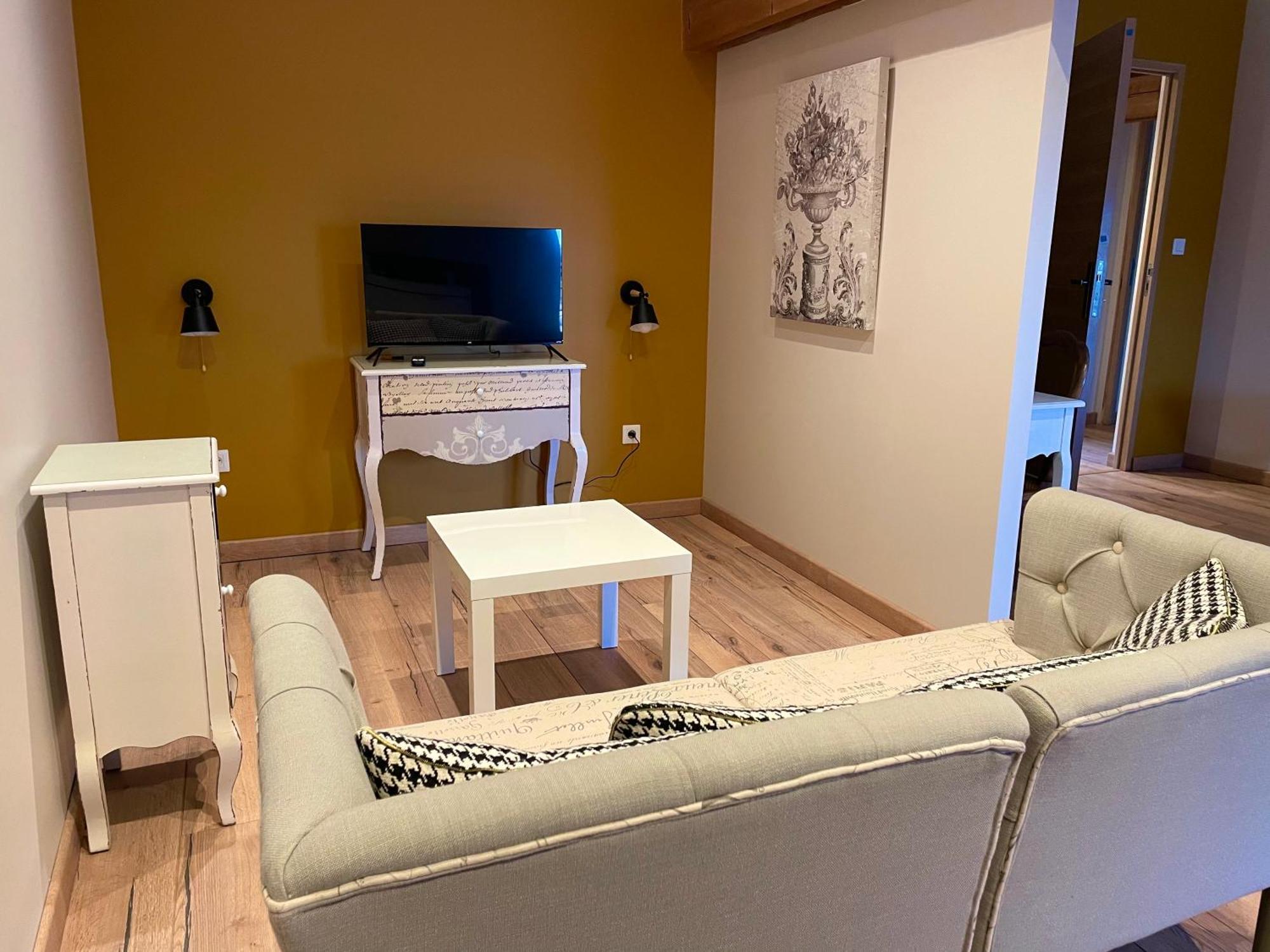 Au Petit Bonheur Chez Bambina Hotel Leynes Екстериор снимка